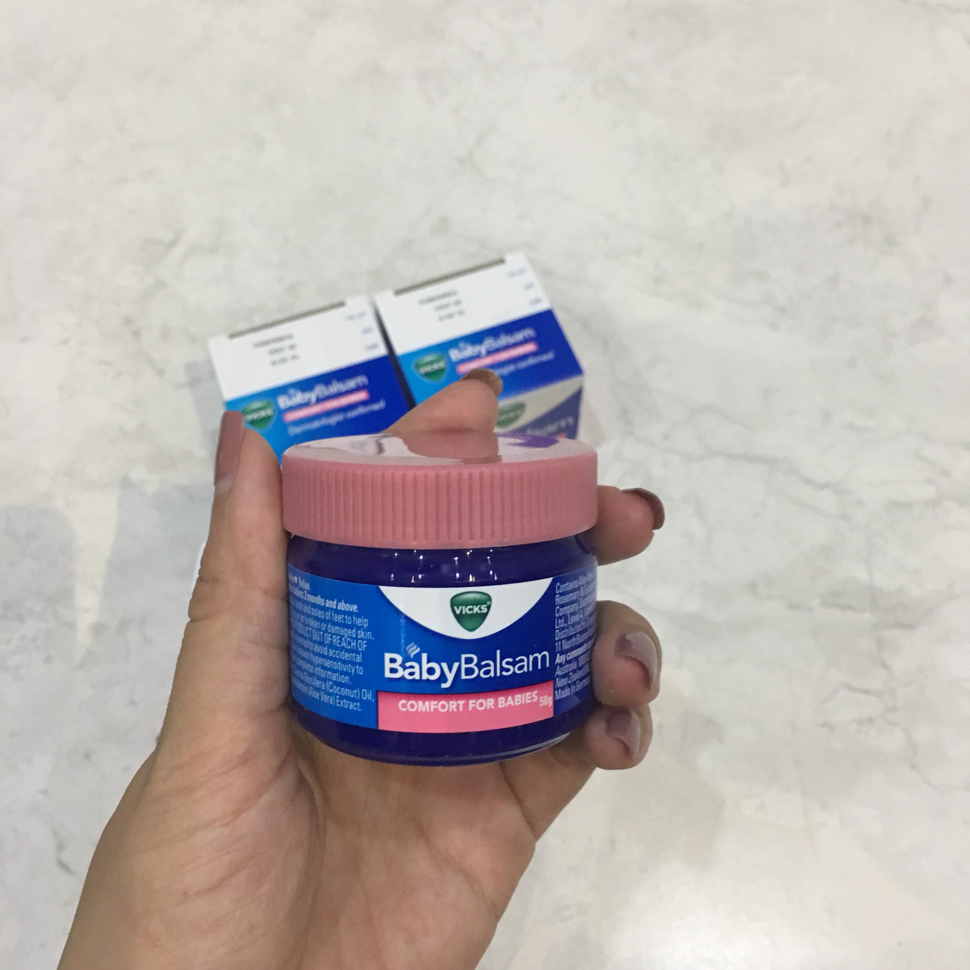 Dầu Vicks Baby Balsam bôi ấm ngực, giảm ho, giúp bé thư giãn