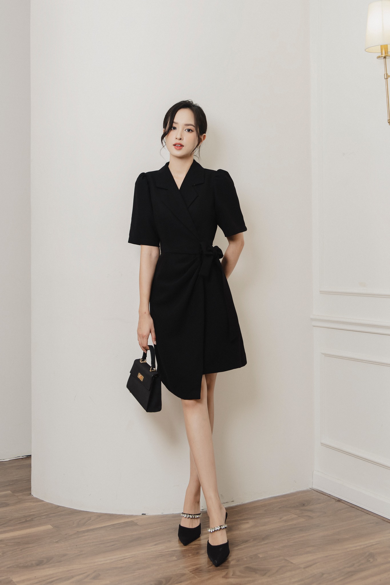 Váy suông đen cổ vest nhún eo tiinstore v0t504