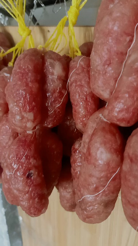 Lạp xưởng heo khô Vĩnh Tân - Sóc Trăng, 1kg thơm ngon, loại ngắn vừa ăn