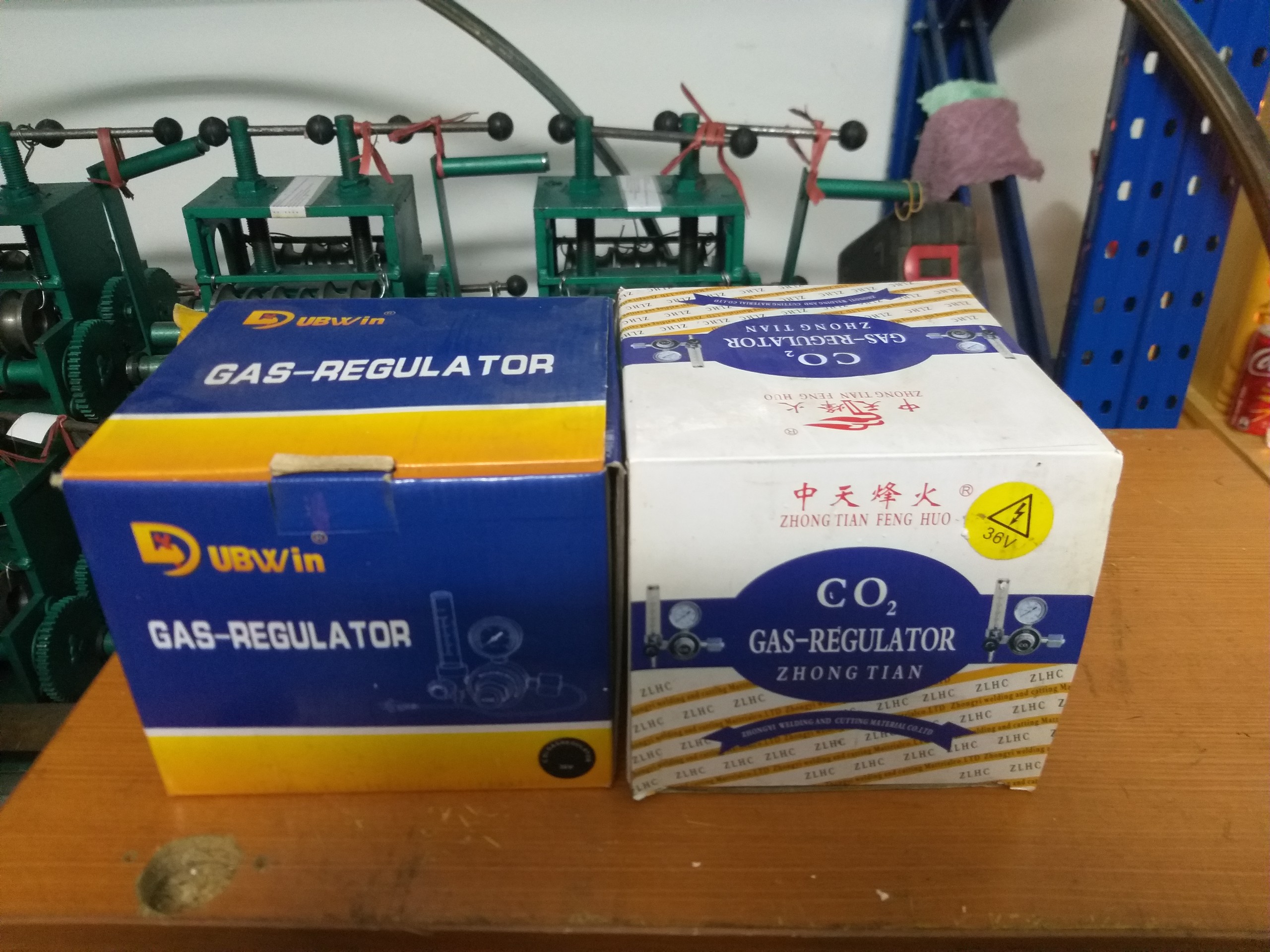 Đồng hồ khí CO2 UBWin giá rẻ dùng cho máy hàn MIG - gồm thân cột khí và ống đo lưu lượng khí