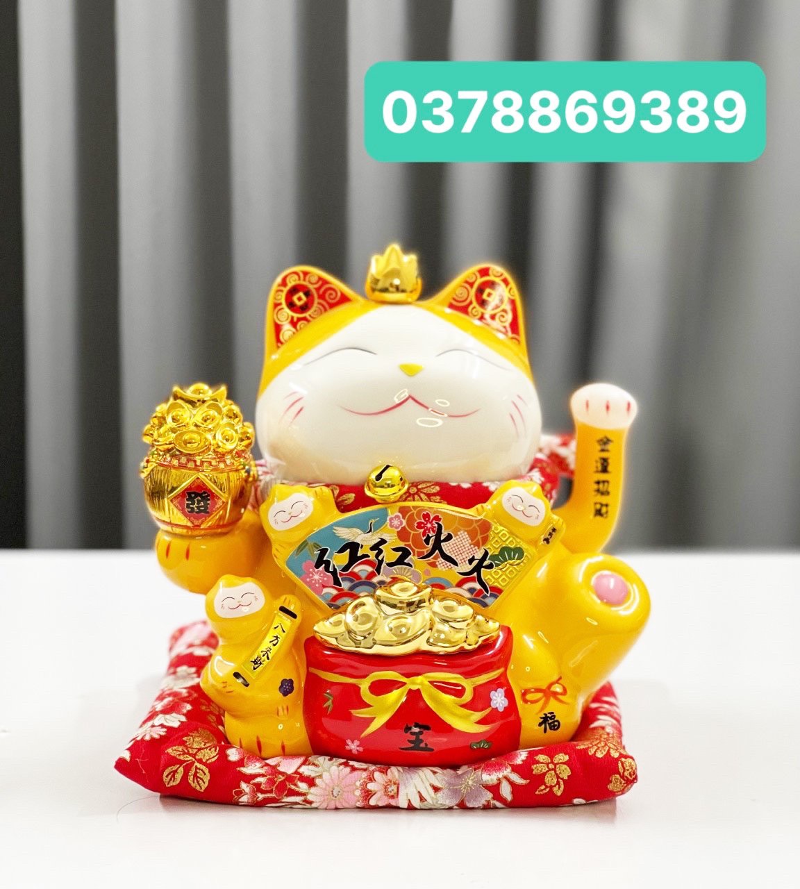 Mèo vẫy tay ngoắc khách thần tài tặng khai trương - đệm + hộp