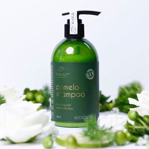 Dầu Gội Rụng Tóc Vi Jully Pomelo 280ml Kích mọc tóc con, tóc mai từ đó tạo độ dày tự nhiên cho mái tóc Cung cấp dưỡng chất cho mái tóc dài nhanh, óng mượt Tinh dầu thiên nhiên thẩm thấu đều, mang lại hiệu quả cao