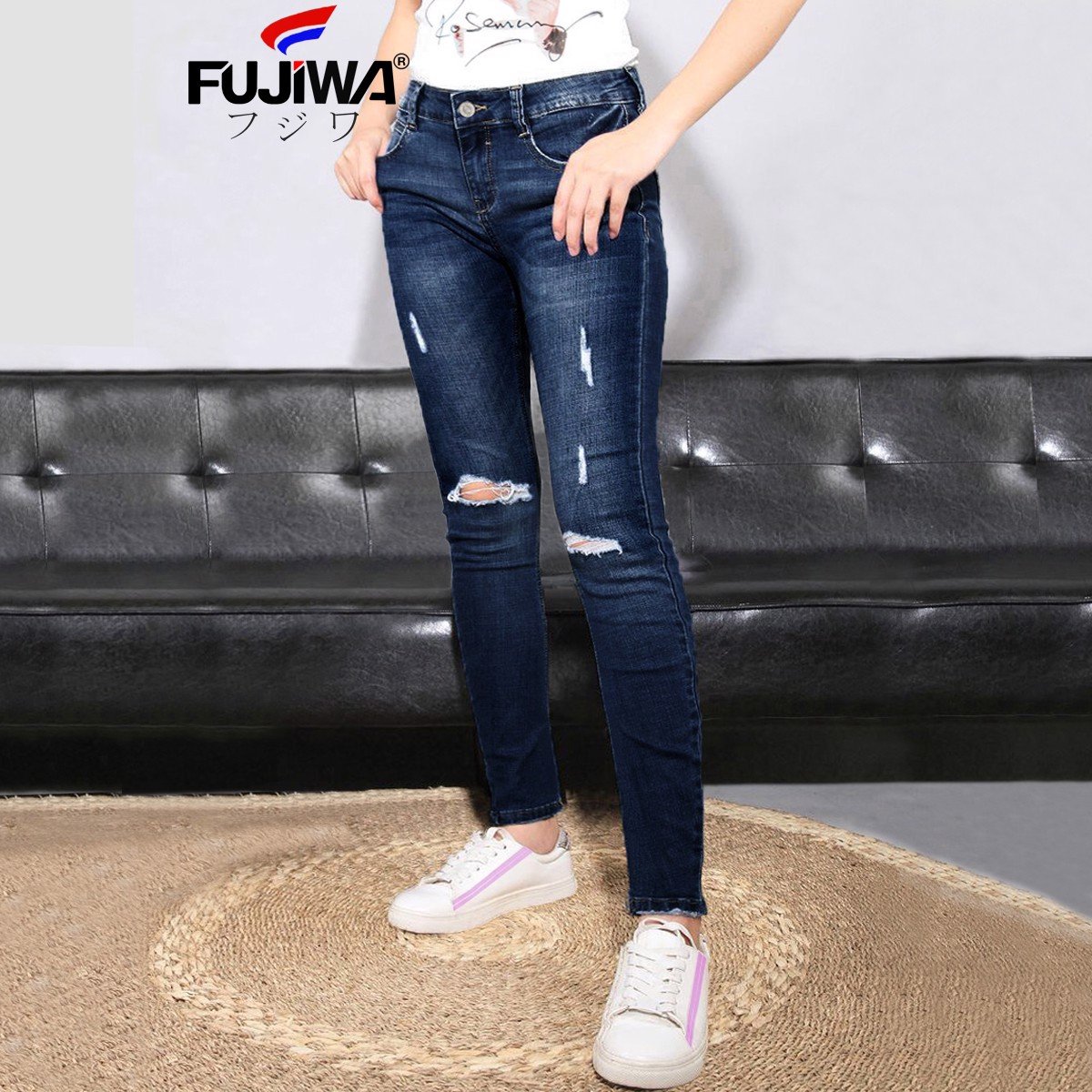 Fujiwa women s high-waisted straight jeans-QR. The jeans is very elastic