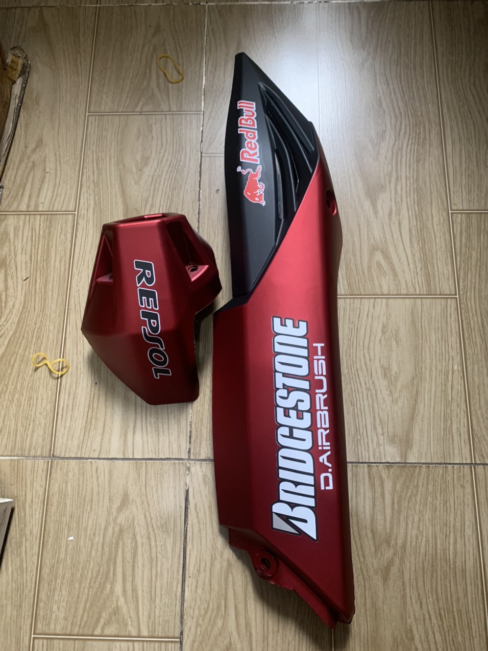 Ốp pô và chụp đích pô xe winner V1 màu đỏ đô nhám
