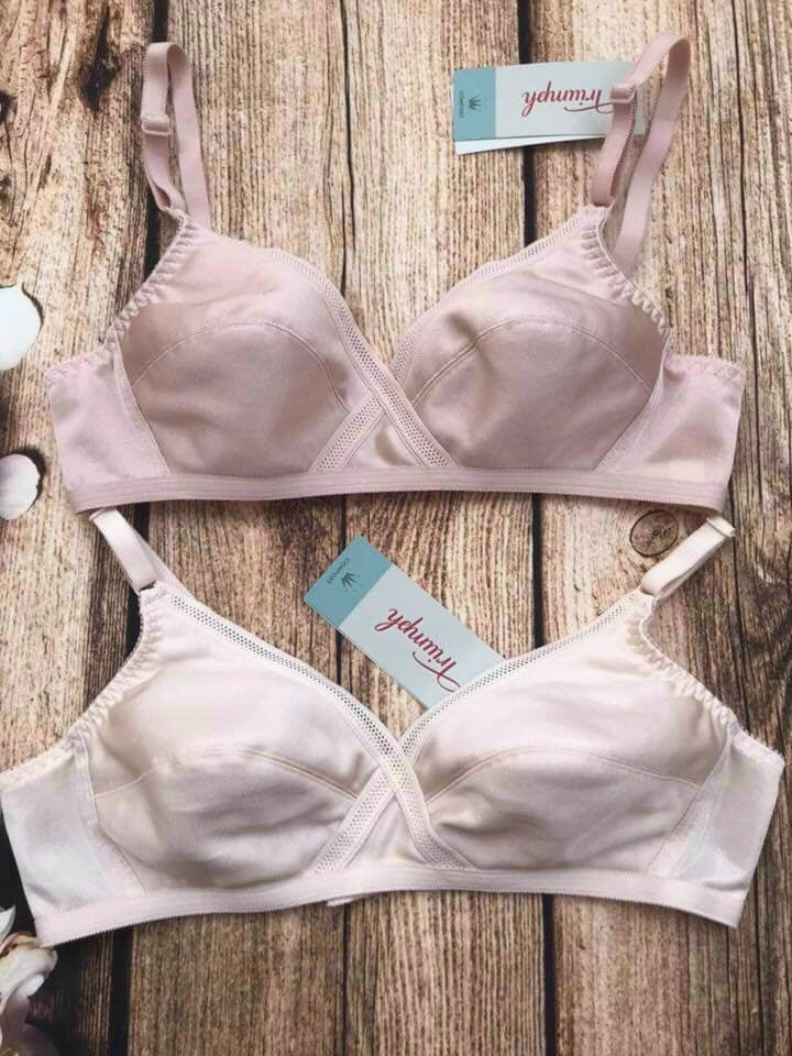 Freeship ( áo ngực Triumph D151 là mẫu áo không gọng, không mút được làm từ chất liệu cao cấp, mềm mại, thoáng mát. Đặc biệt cho bà bầu, , cho trung niên và người lớn tuổi