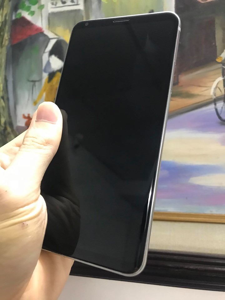 Điện thoại LG V30+ bản Nhât DOCOMO cpu snap 835 8 nhân 4gb bộ nhớ 128gb