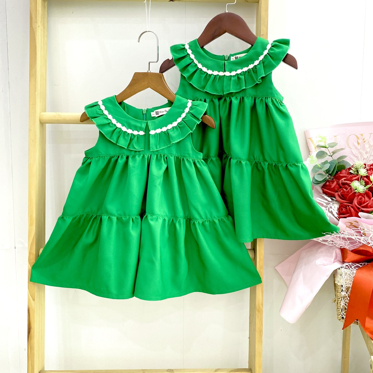 Đầm váy tầng cổ tròn phối ren cho bé mặc dễ thương