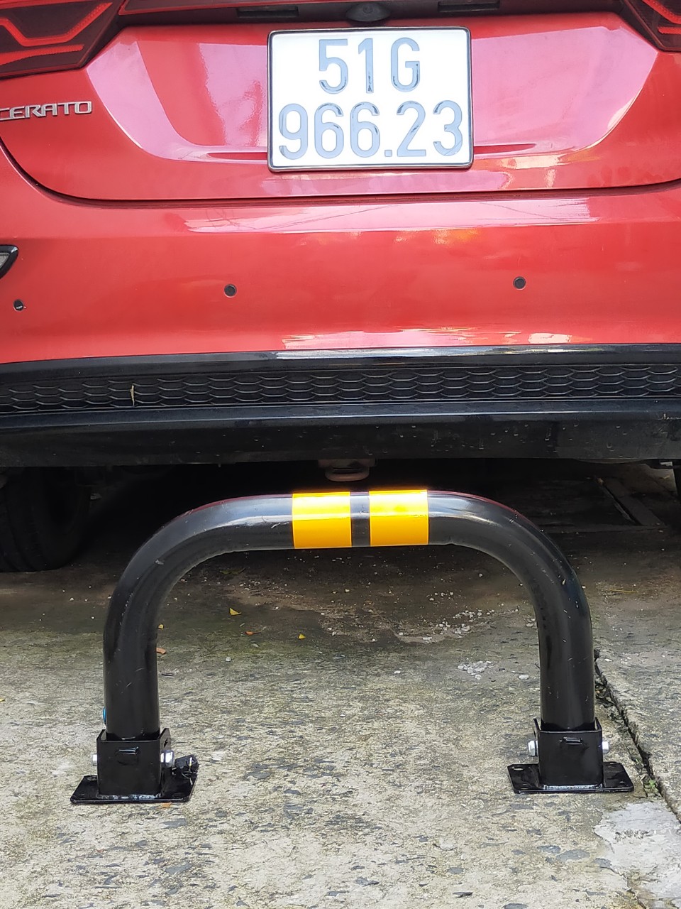 Khóa cọc giữ chỗ xe ô tô