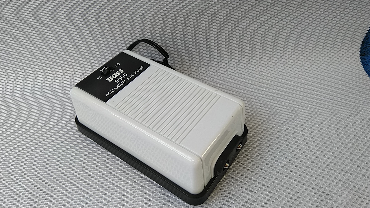 Máy thổi khí 2 vòi boss 9500 dùng cho bể cá.