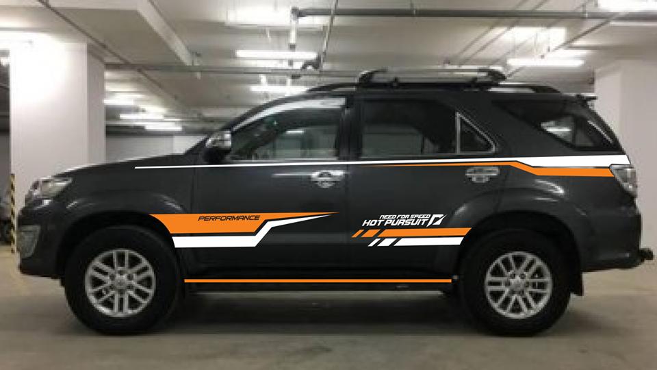 Tem dán sườn xe Fortuner Đen