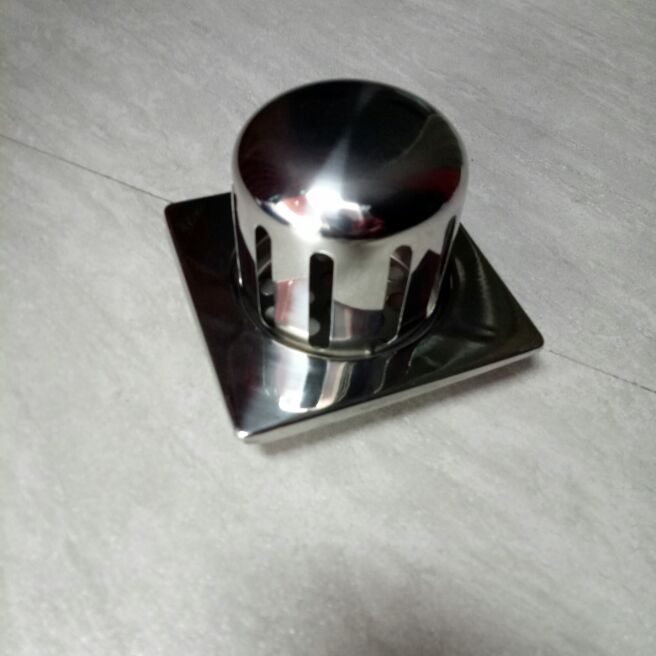 cầu chắn rác hành lang sân thượng dùng cho ống phi 76 và phi90 inox 340