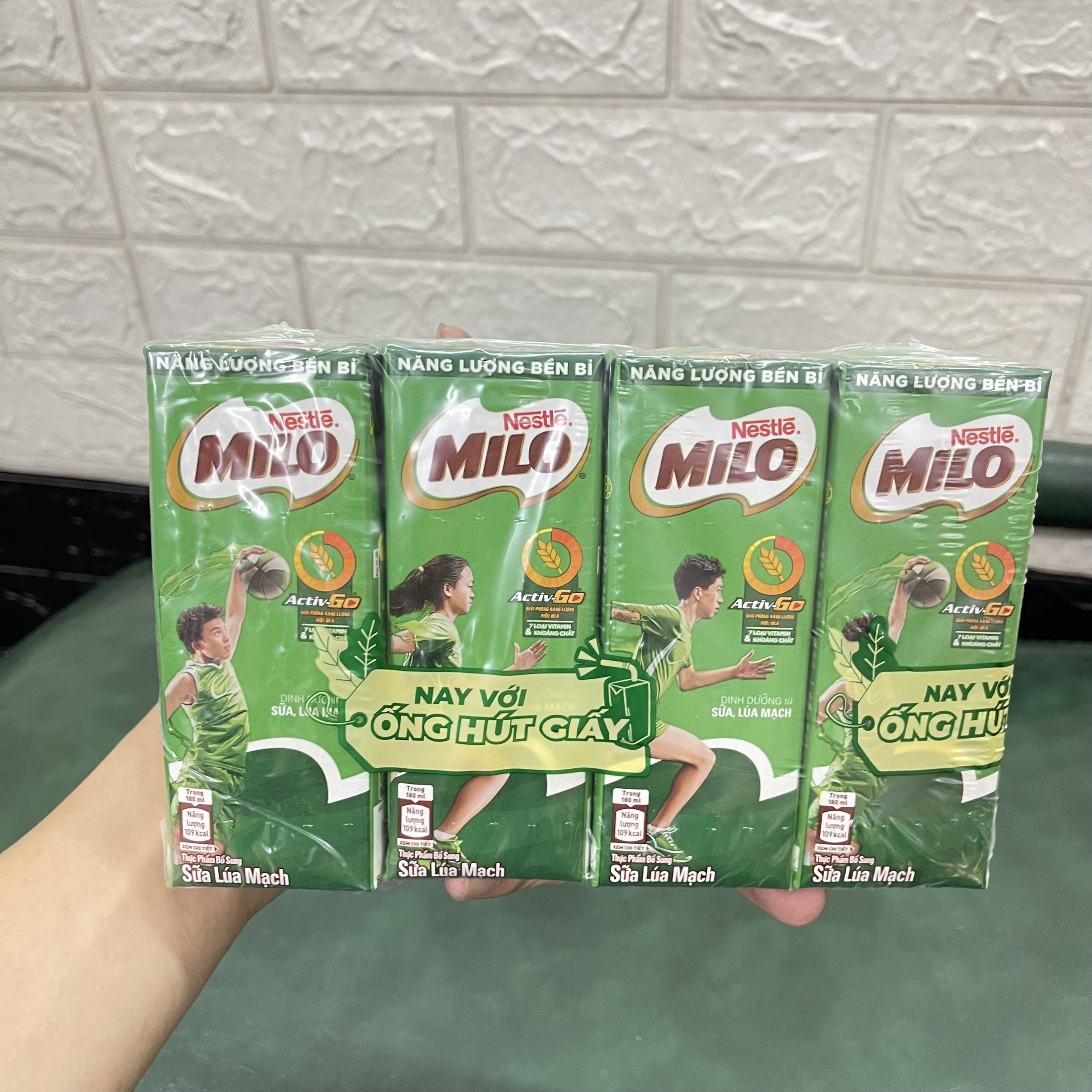 Lốc 4 hộp Thức uống lúa mạch uống liền Nestle Milo 180ml