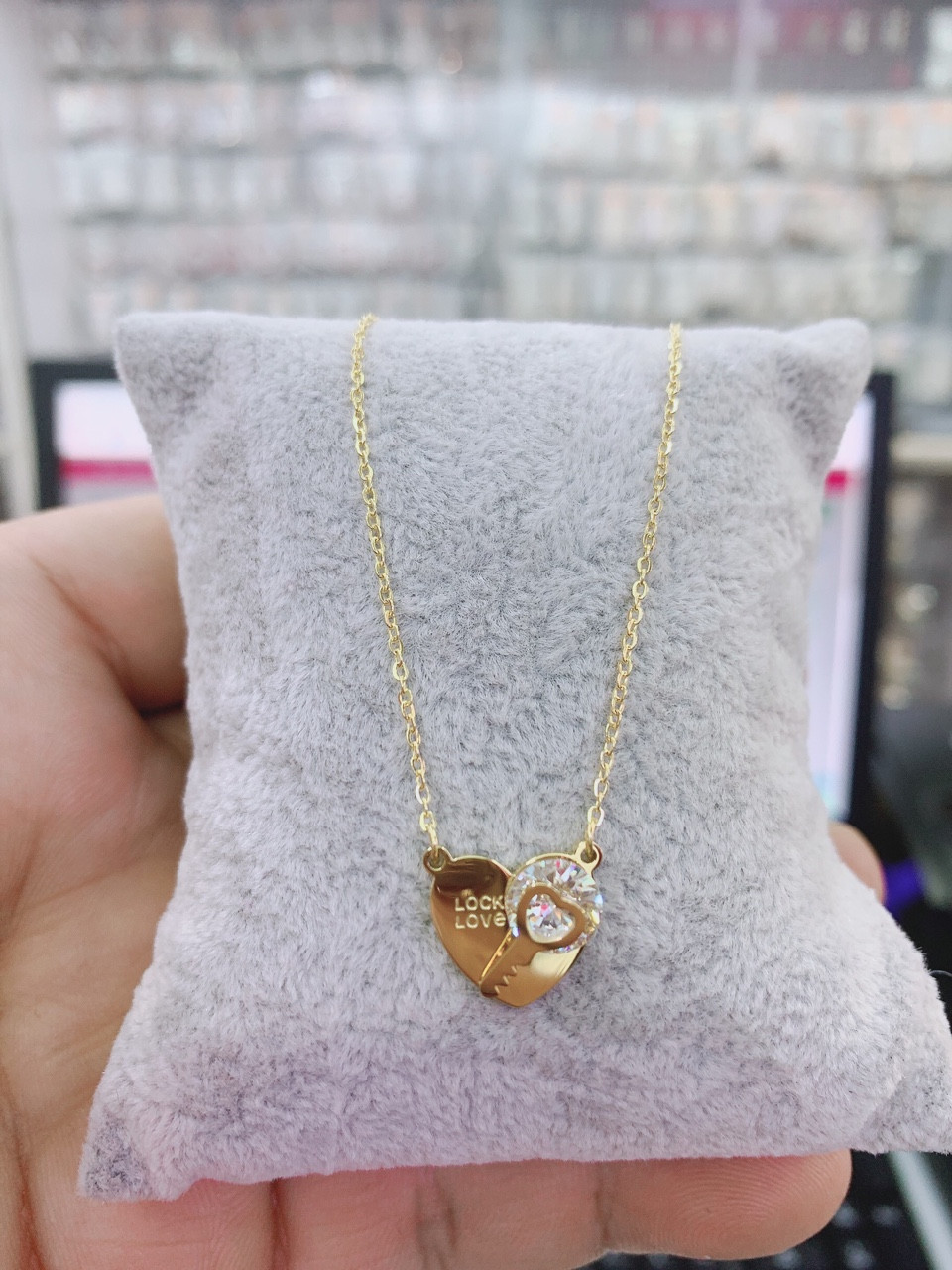 Dây chuyền titan mặt tim chìa khóa