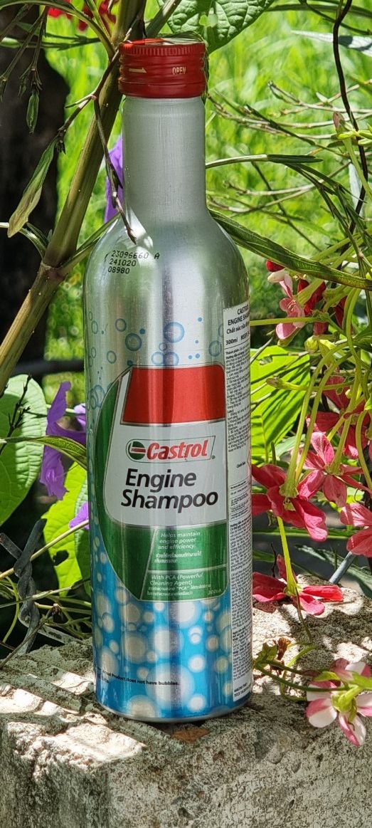Súc động cơ castrol chính hãng
