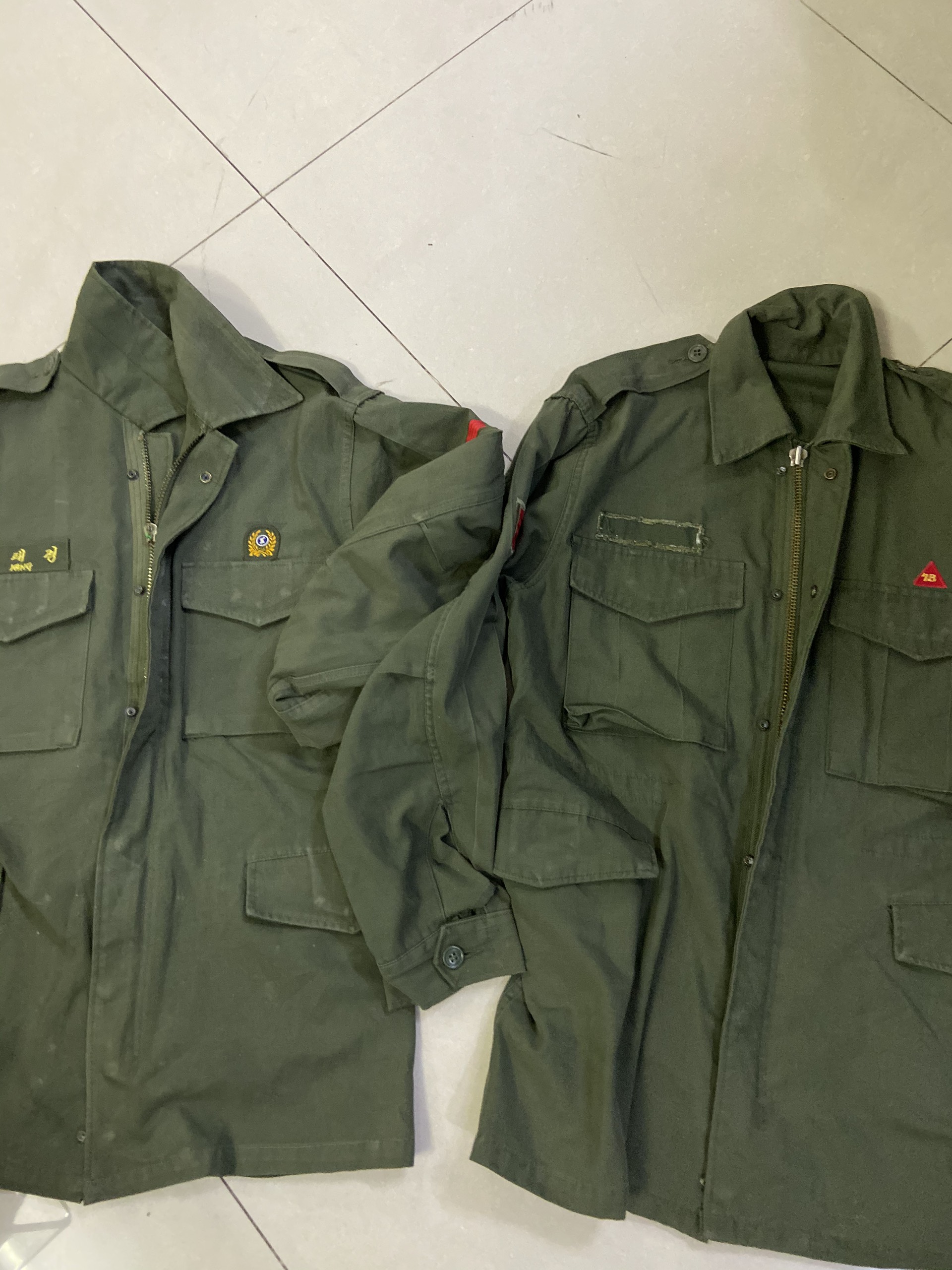 SALE CỰC SỐC COMBO 2 ÁO LÍNH HÀN QUỐC ÁO CŨ RÁCH NHẸ VÀ BẠT MÀU (GỒM 1 RẰN RI VÀ 1 MÀU RÊU)