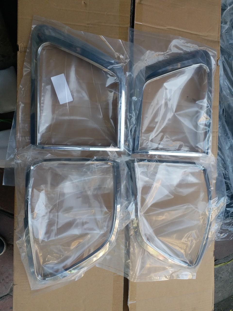 Ốp viền đèn hậu xe toyota fortuner liên doanh 2009-2011