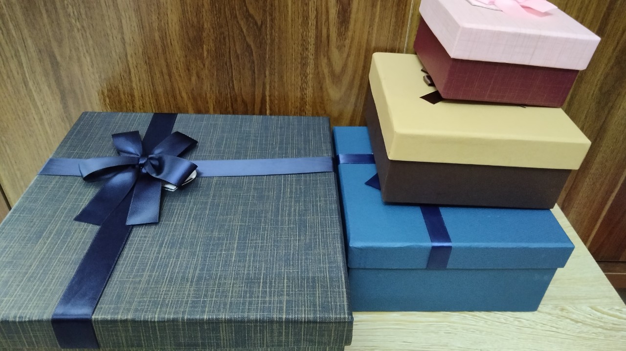 Hộp quà vuông size khủng [ TẶNG ĐẦY HỘP HẠT XỐP VÀ GIẤY RƠM]