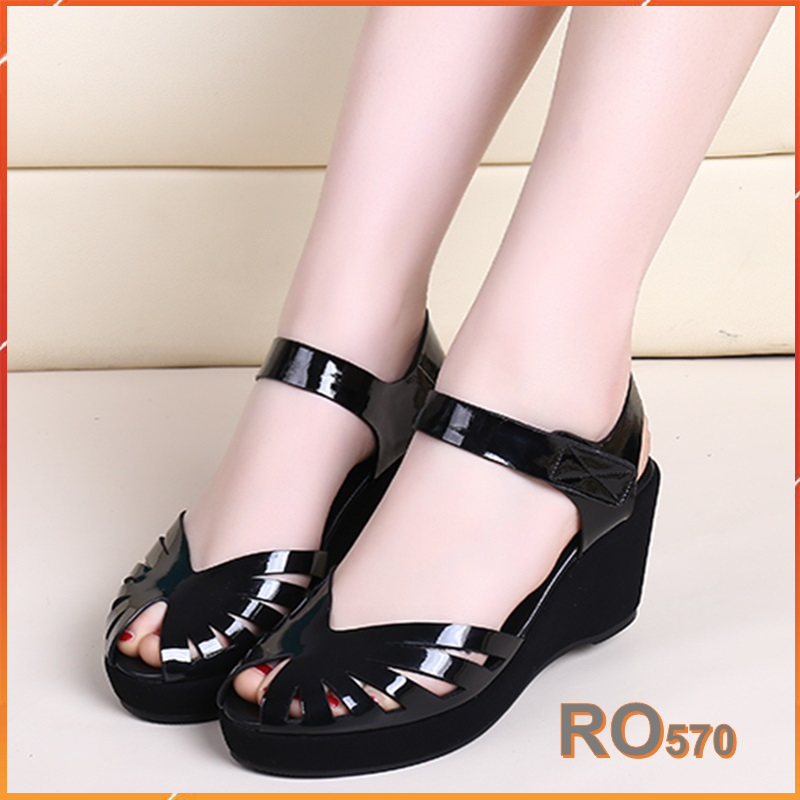 Giày sandal nữ đế xuồng 6 phân hàng hiệu rosata hai màu đen chì ro570