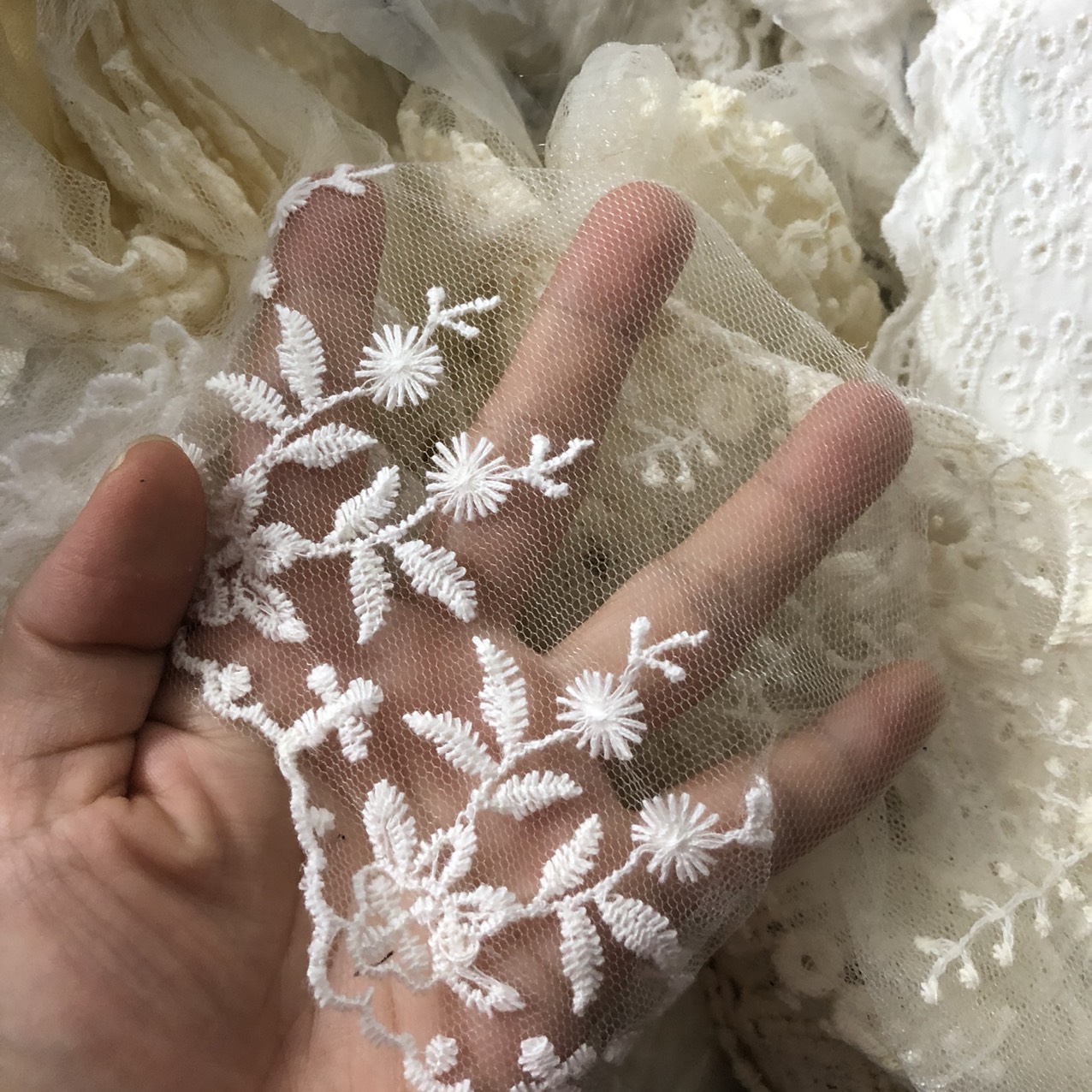 Vải ren viền trang trí màu trắng 10 mét
