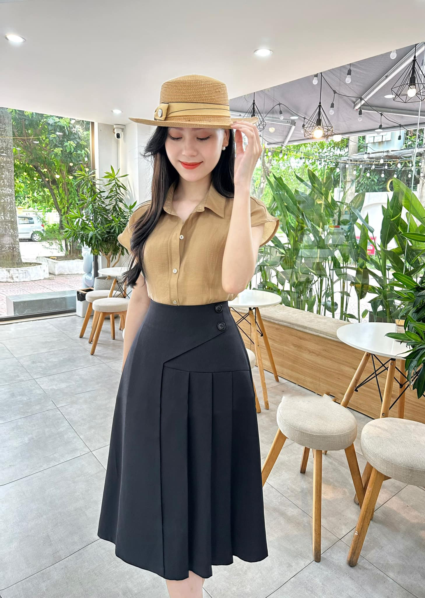 Chân váy chữ A có tà đắp phối xếp li siêu che bụng lưng cao dáng dài qua gối, A đắp tà xếp li 2 cúc d68cm
