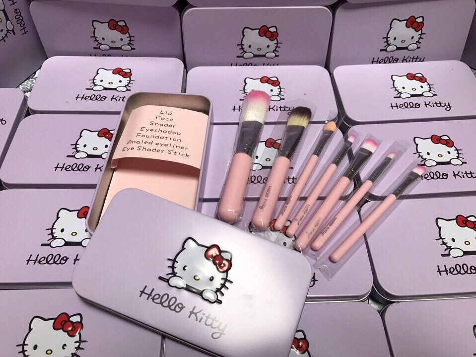 Bộ cọ trang điểm 7 món Kitty xinh xắn