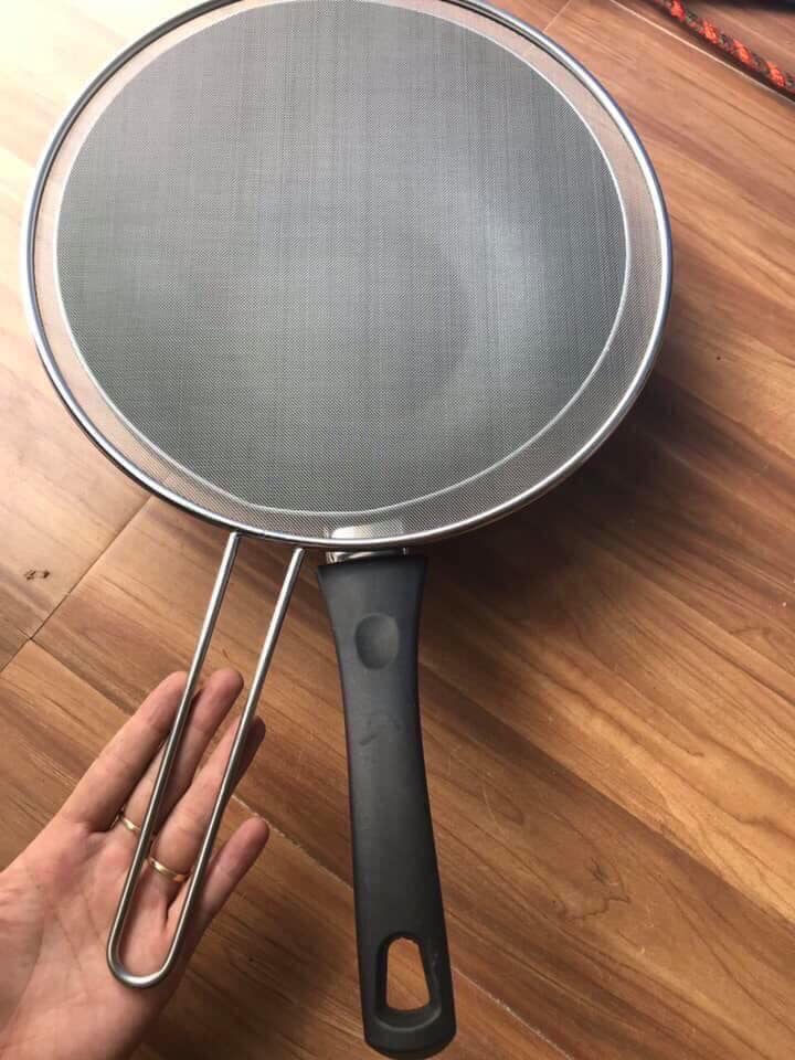 Nắp đậy chảo bằng lưới Inox có tay cầm nhiều size chọn