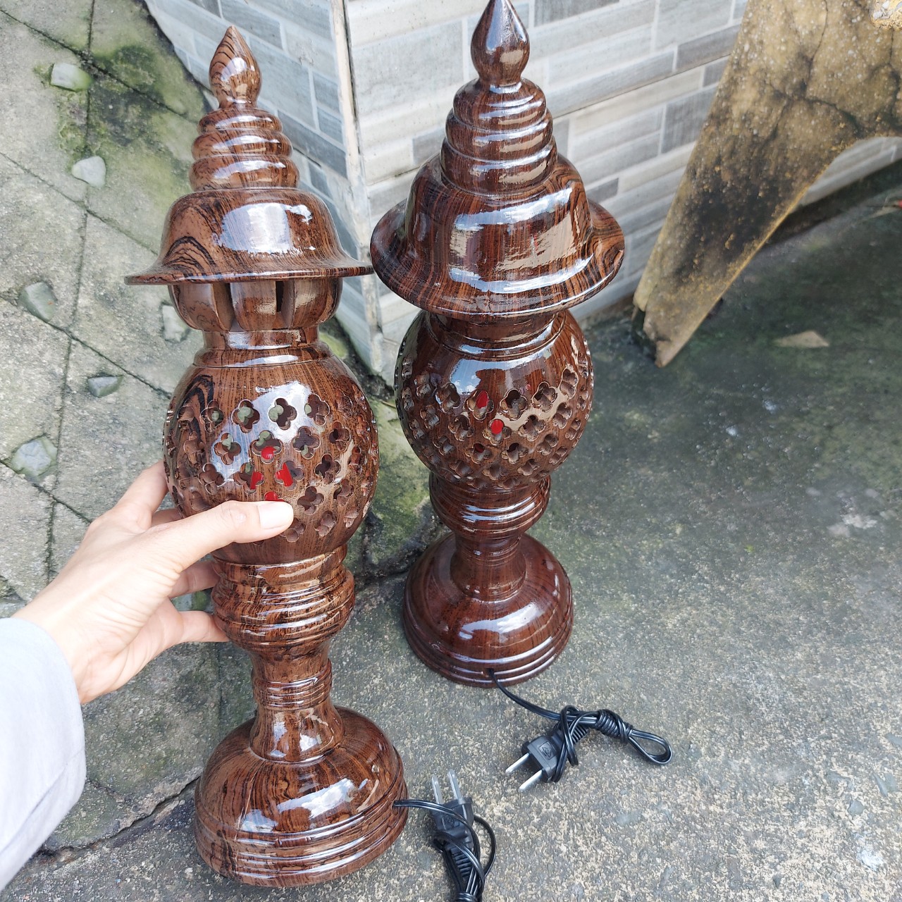 Cặp đèn để bàn thờ gỗ cao 41 màu đèn vân , cặp đèn tổ ong hàng mới