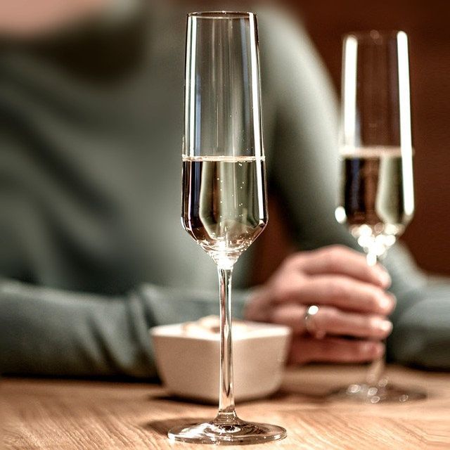 Ly rượu vang, cocktail chất liệu thủy tinh pha lê