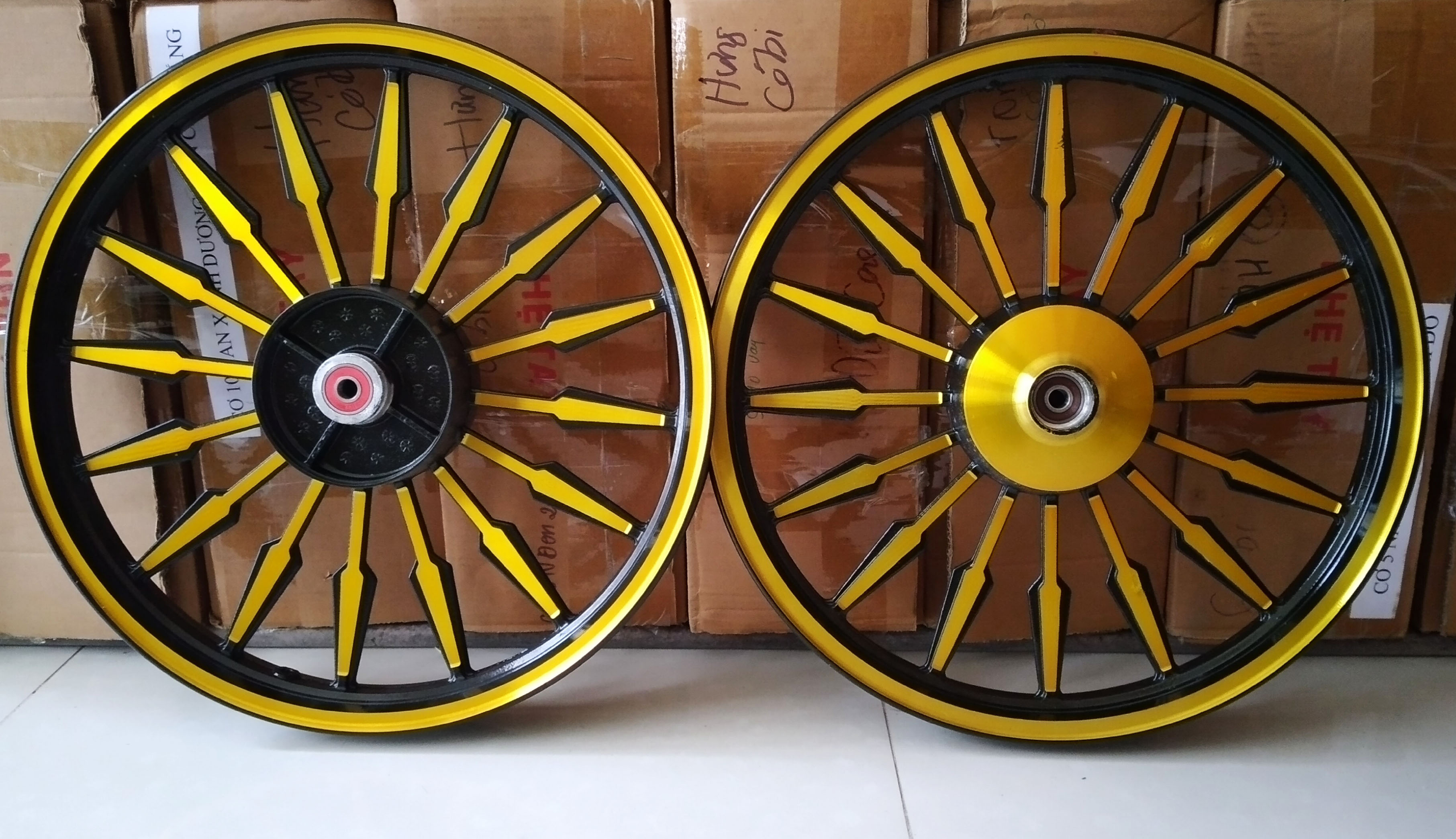 Vành đúc xe máy 16 nan đen vàng phanh cơ