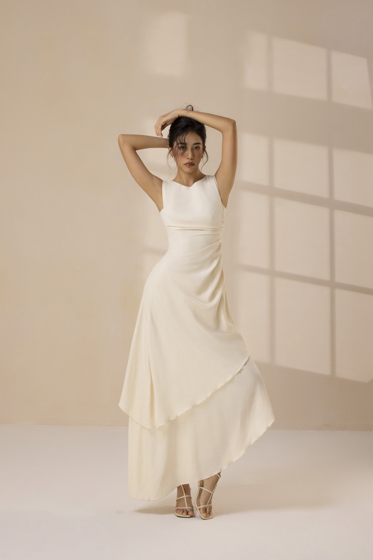 Des Fleurs đầm vạt chéo cuốn biên lượn sóng Pixie Long Dress