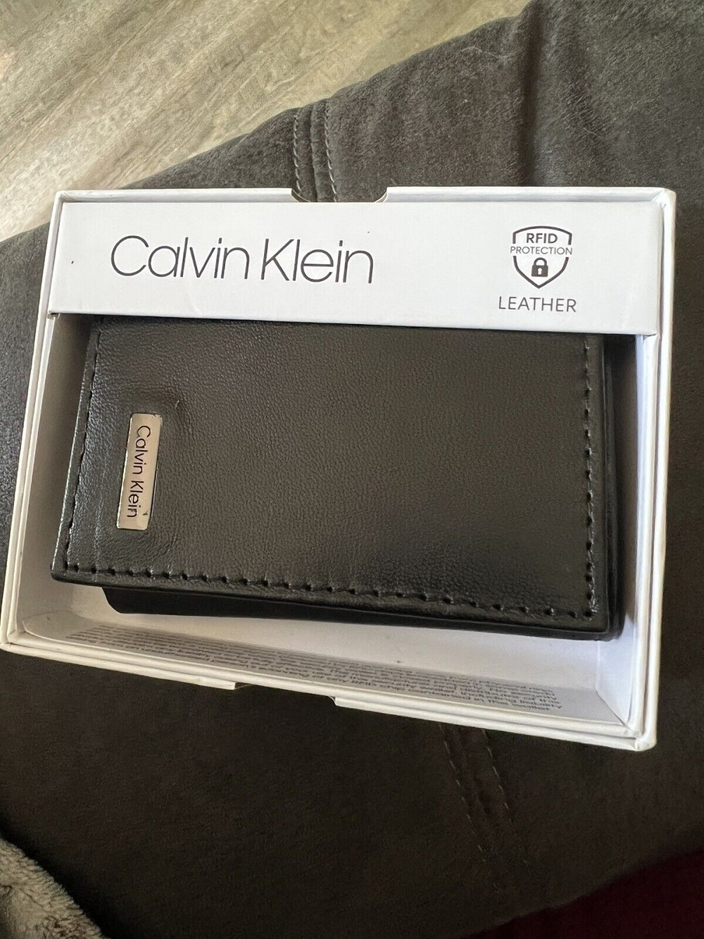 Ví nam Calvin Klein màu đen - hàng xách tay chính hãng từ Mỹ