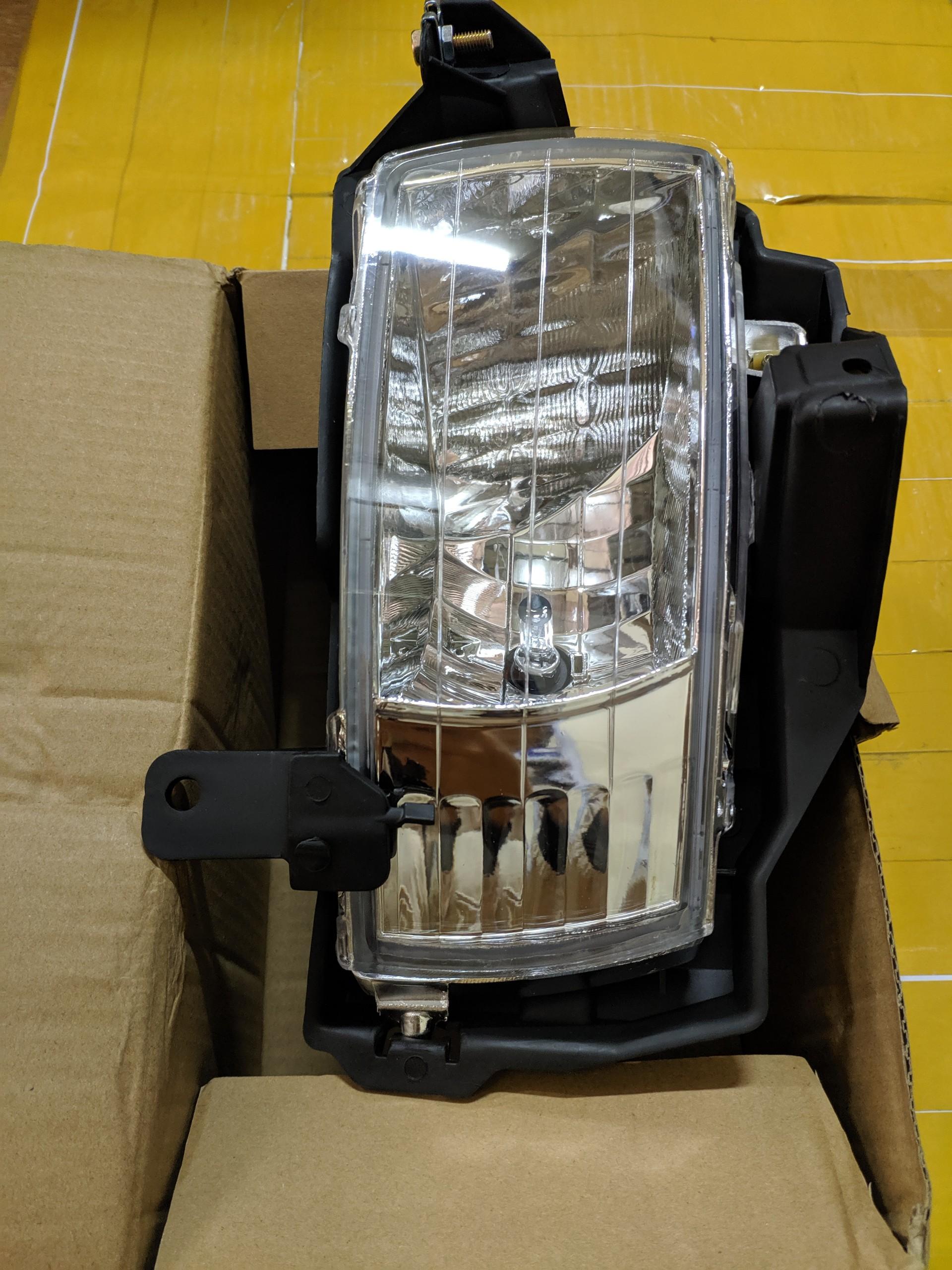 Đèn gầm Innova 06-08 ( giá bán 330 / 1 cái )