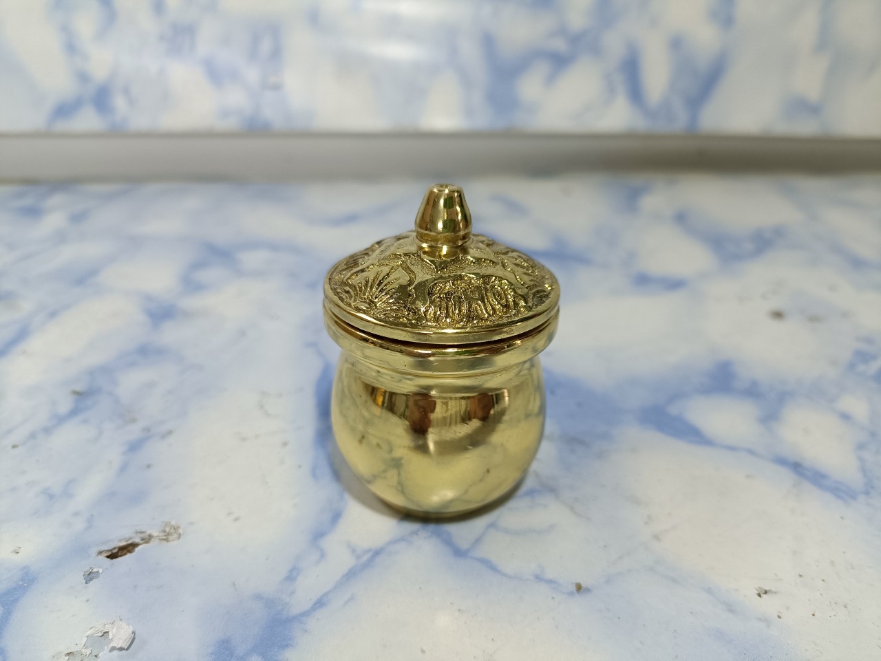 Ly nước có nắp bằng đồng nhỏ thờ cúng