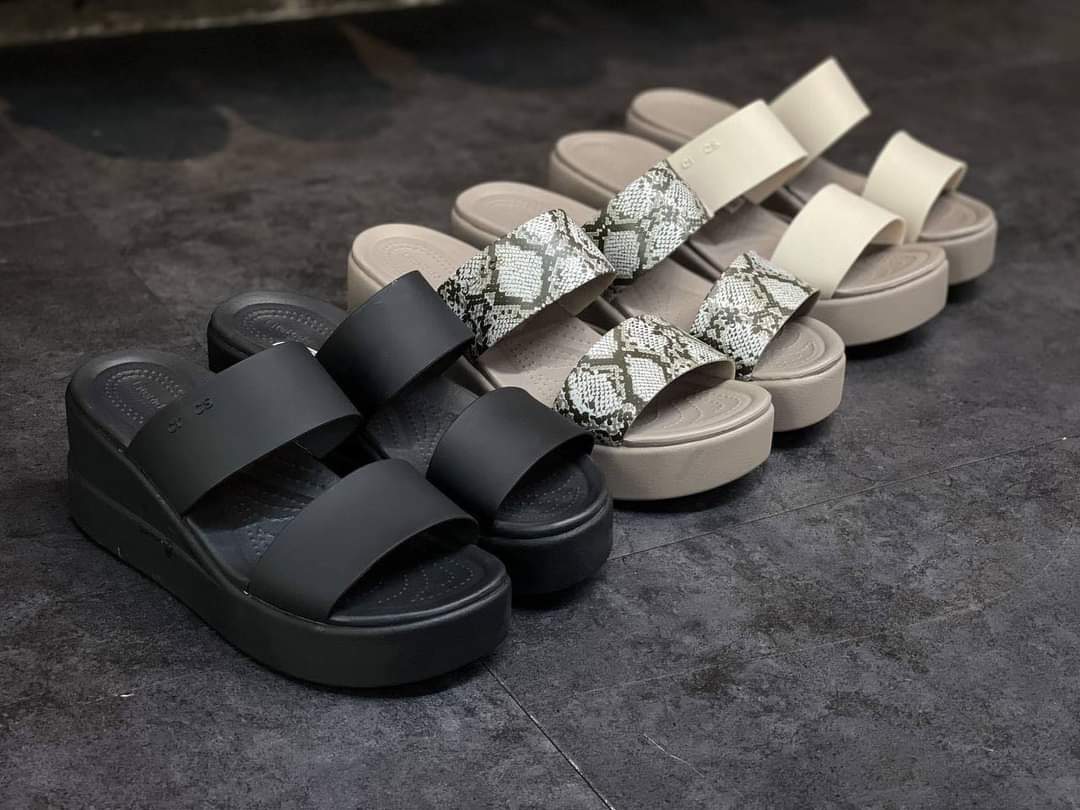 Crocs - dép lê crocs cao cấp đế xuồng 6cm-crocs brooklyn-đi mưa chống trơn trượt