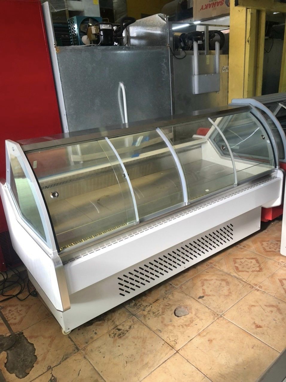 tủ trưng bày thịt nguội hiêu carier mới 100% nguyên kiện