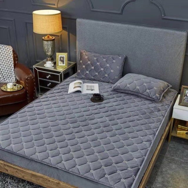 THẢM TRẢI GIƯỜNG NỈ NHUNG GUCCI CAO CẤP ( 1 GA + 2 VỎ GỐI)