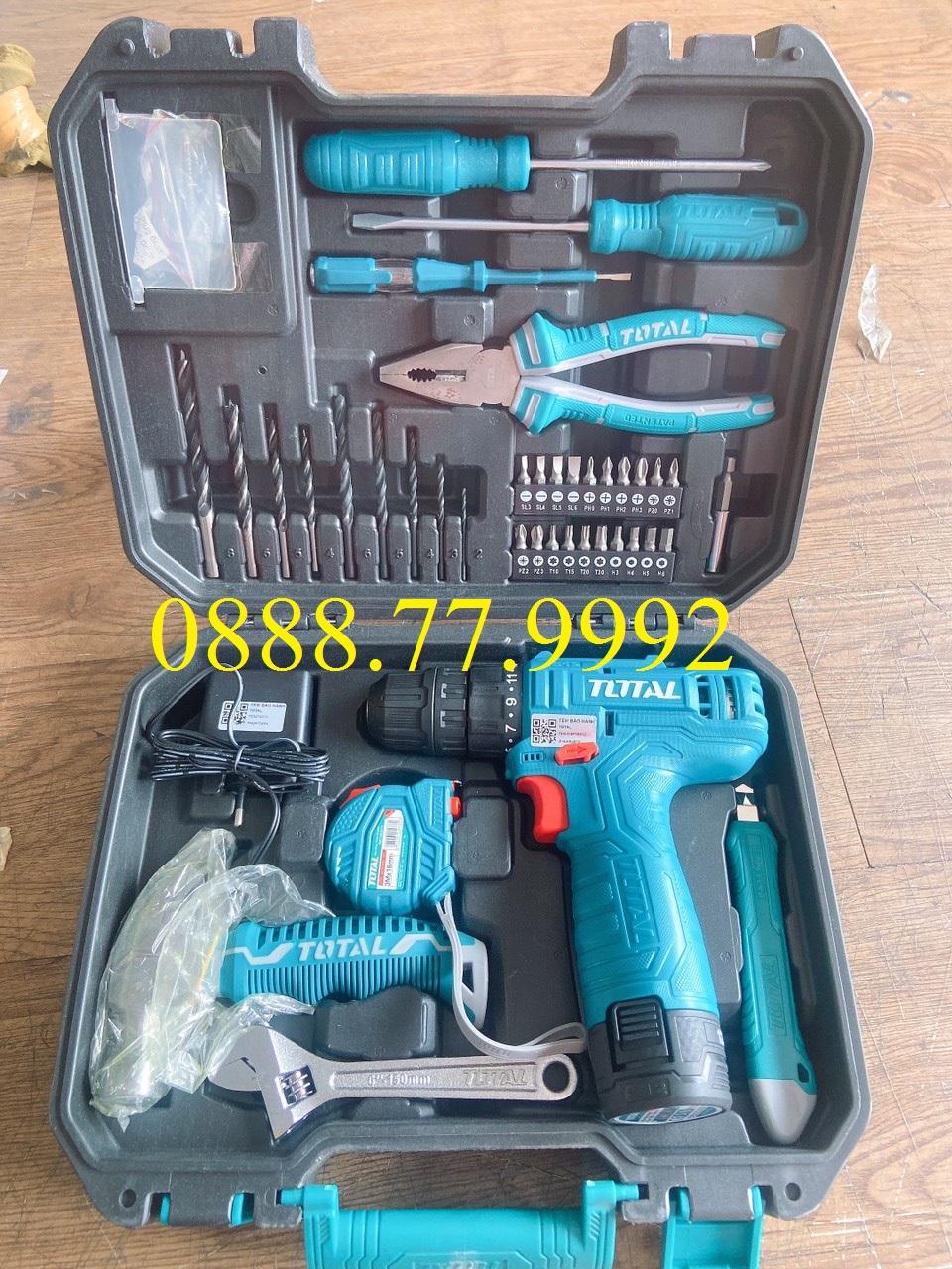 Bộ máy khoan pin 12v 127 chi tiết total thkthp10812 1 máy khoan pin, kèm 1 pin 1.5ah, 1 sạc, 1 mũi từ và nhiều phụ kiện