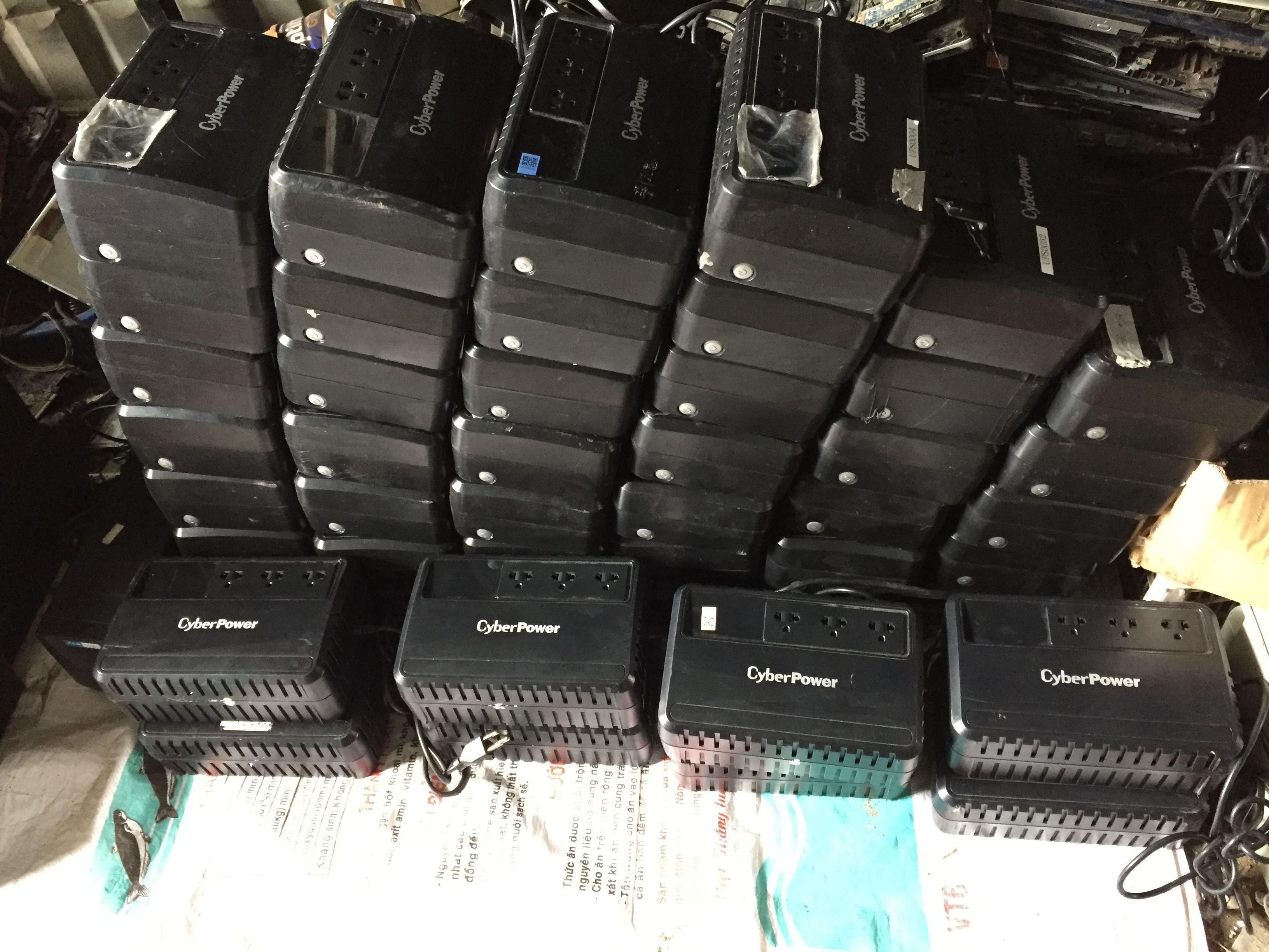 Bộ lưu điện UPS Cyber Power HỆ 12V CHẠY LIÊN TỤC ĐẾN CẠN BÌNH