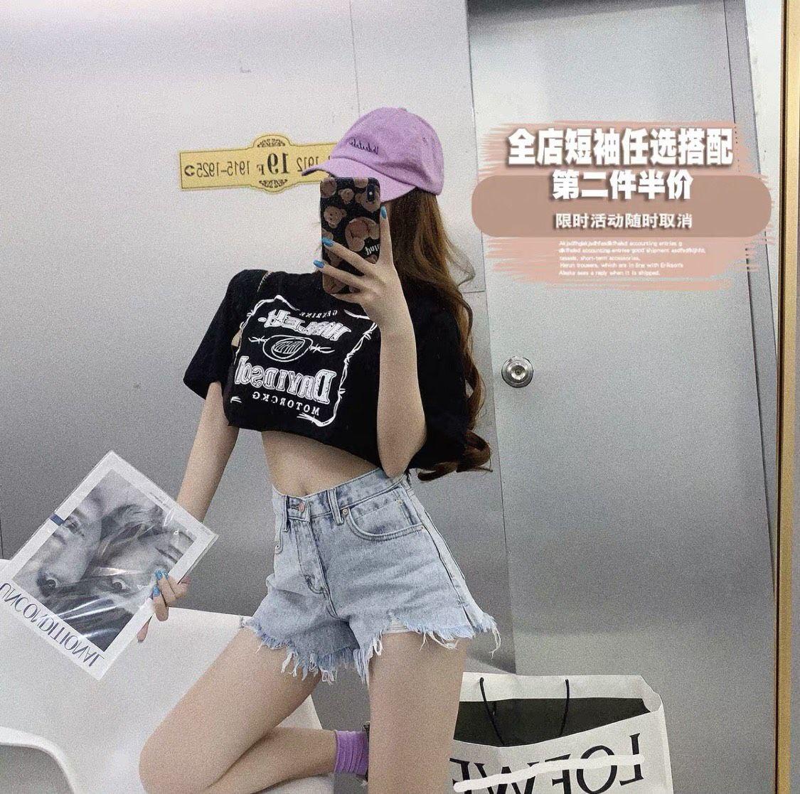 Áo thun nữ croptop in hình vuông cá tính 1143a30