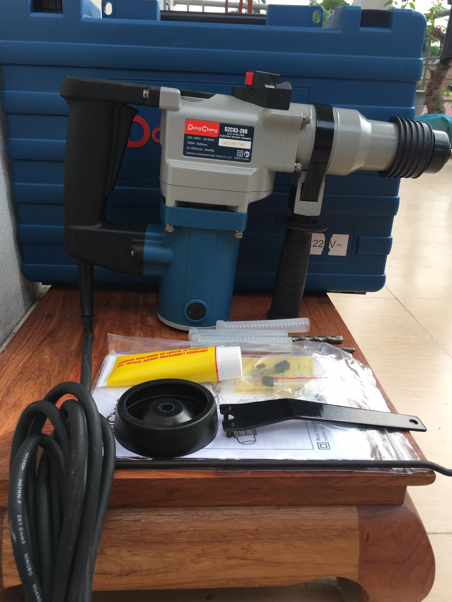 Máy vừa khoan và đục bê tông Dongcheng DZC03-26B