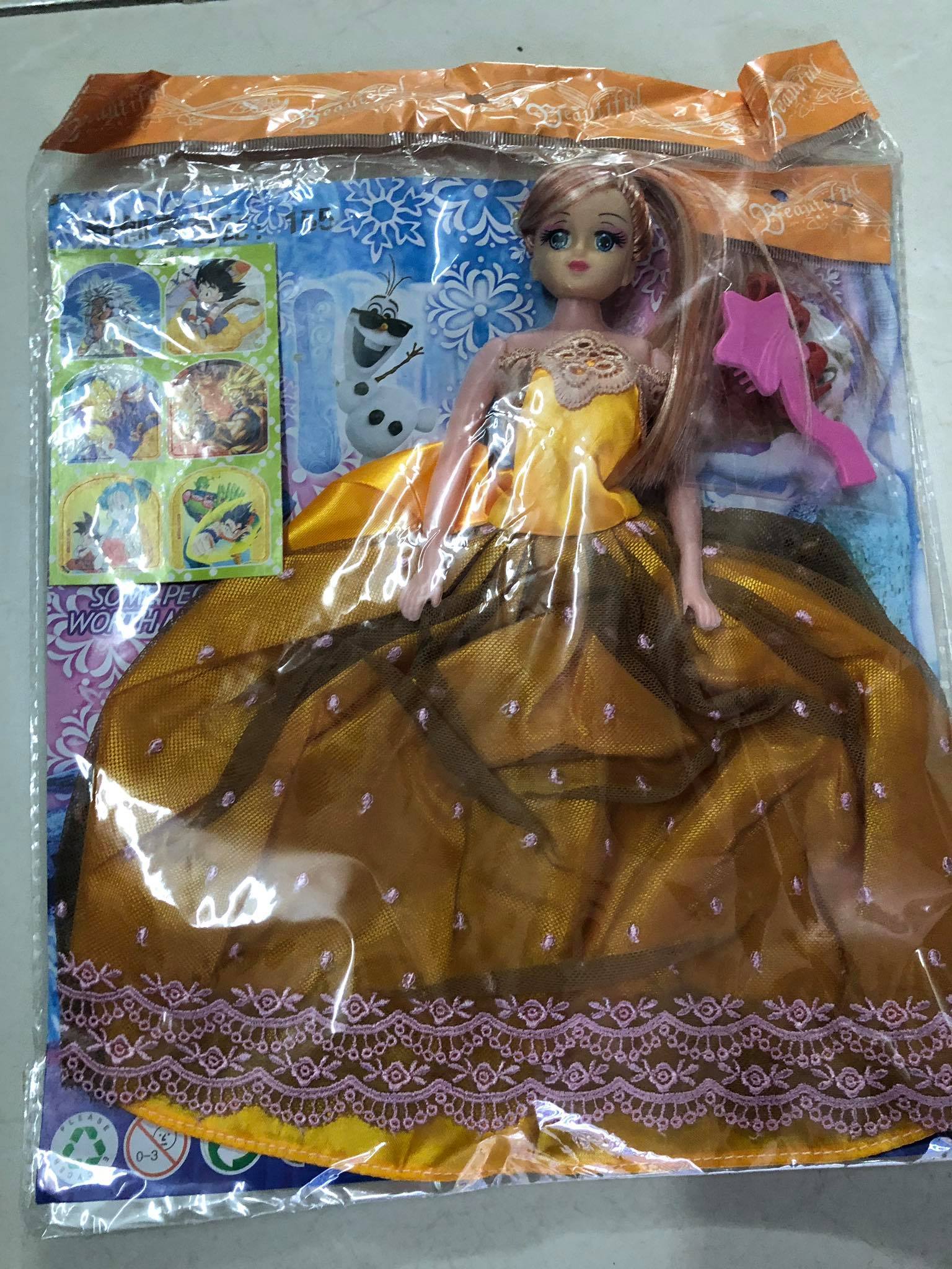 Búp bê cho bé tặng kèm logo ticker và phụ kiện giầy, gương, lược ...