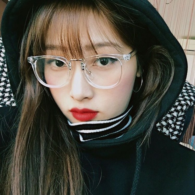 Kính V Gọng Trong Suốt Cực Đẹp ,  kính v tây