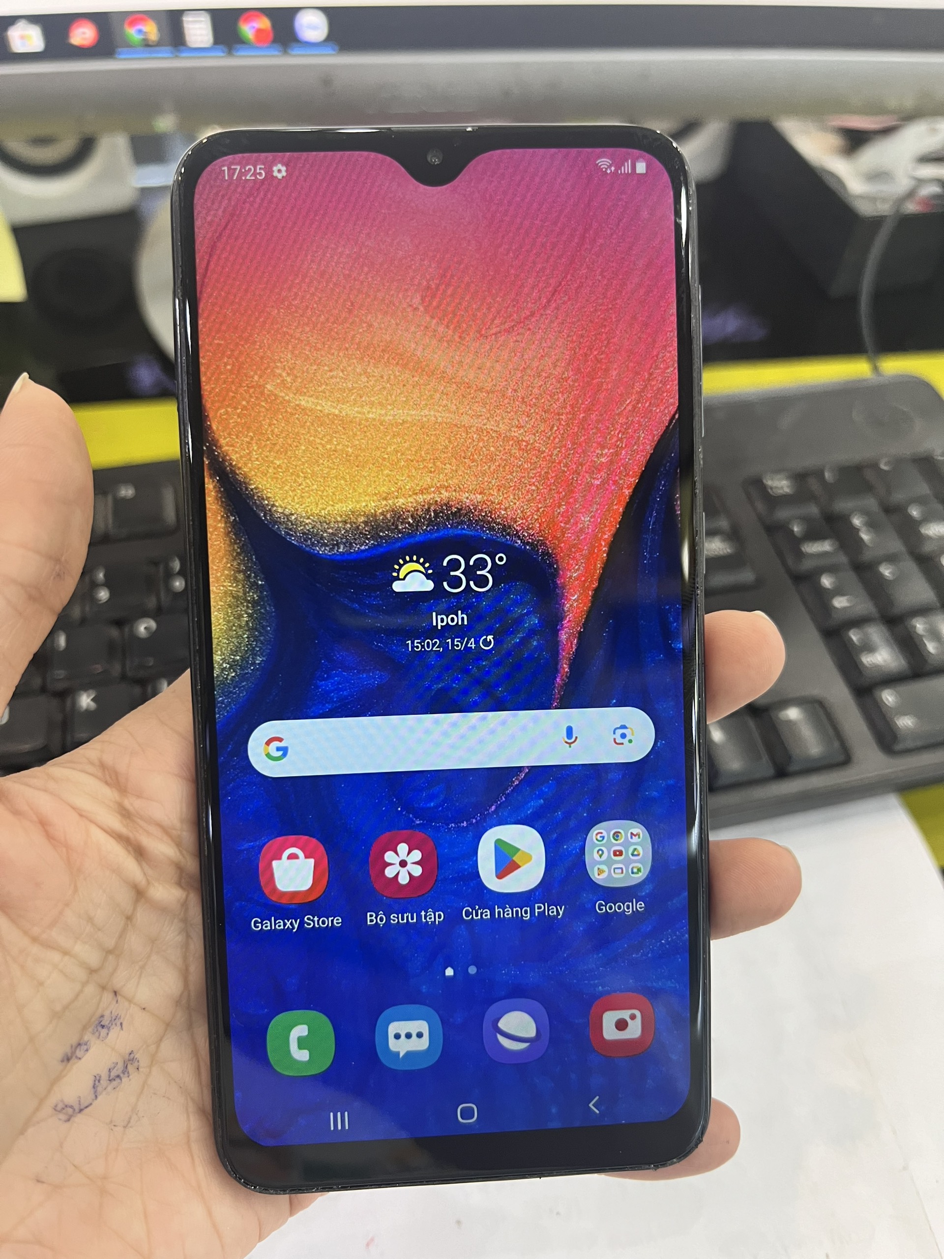 Điện thoại Samsung Galaxy A10 2GB/32Gb cũ đẹp như mới 98%.Màu đen