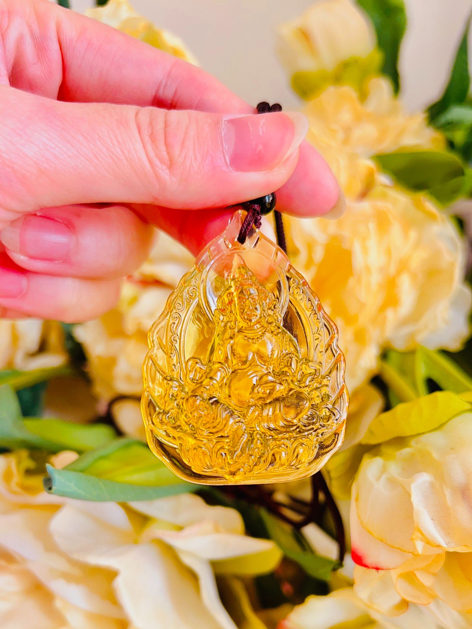 Mặt dây hoàng thần tài resin đá vàng