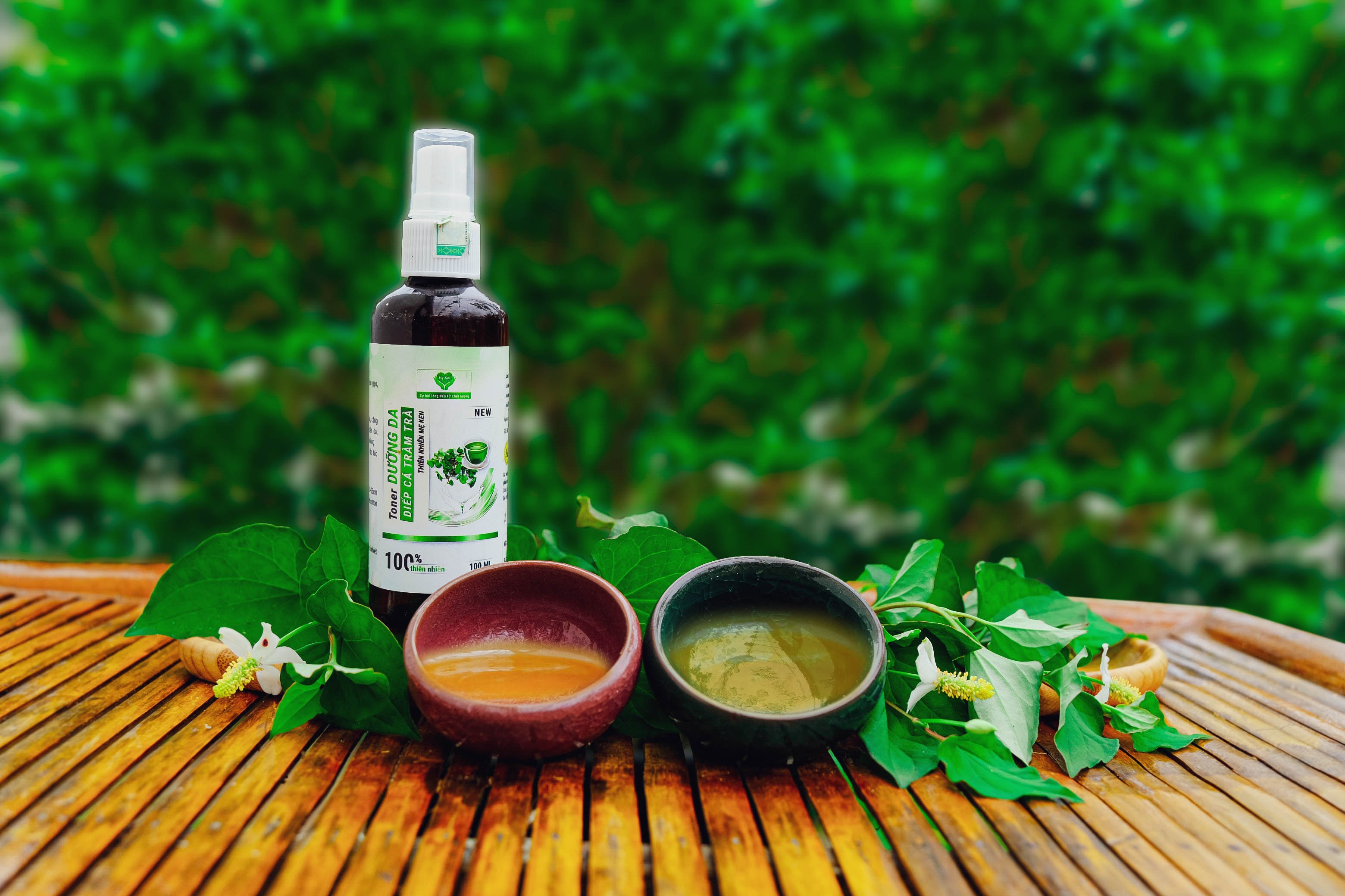 Toner diếp cá tràm trà mẹ Ken (100ml), có mùi thơm nhẹ của tràm trà, se khít lỗ chân lông, làm giảm mụn, viêm, ngứa, sáng mịn da