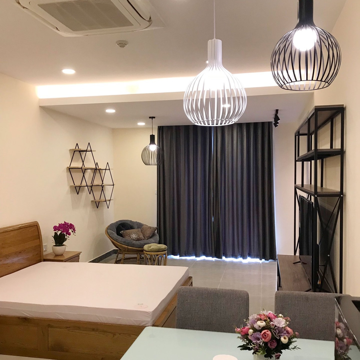 Rèm Cửa Chống Nắng Màu Đen Hoàng Yên - Có Video sp - Vải Chống Nắng HQ catalog mới, dày mịn đẹp - Đủ kích thước - Tặng dây vén rèm - Hỗ trợ đổi trả kích thước rèm trực tiếp - Kiểu may khoen ore