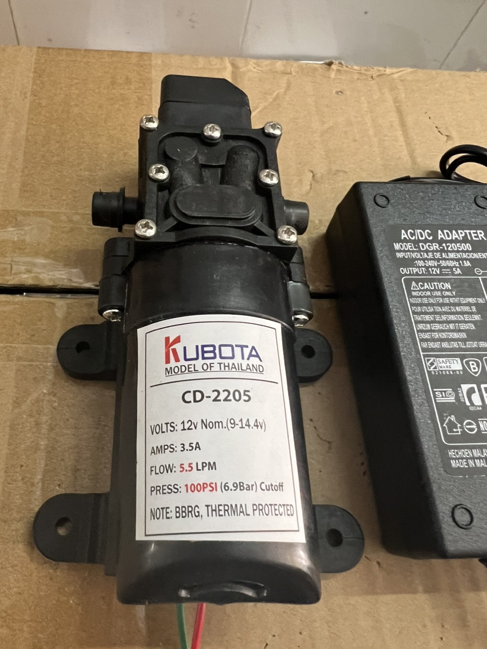 Máy bơm mini 12V KUBOTA áp lực cao Lưu lượng nước 5.5L /phút Sử dụng làm bộ phun sương tưới cây bộ rửa xe mini kèm nguồn 12V5A