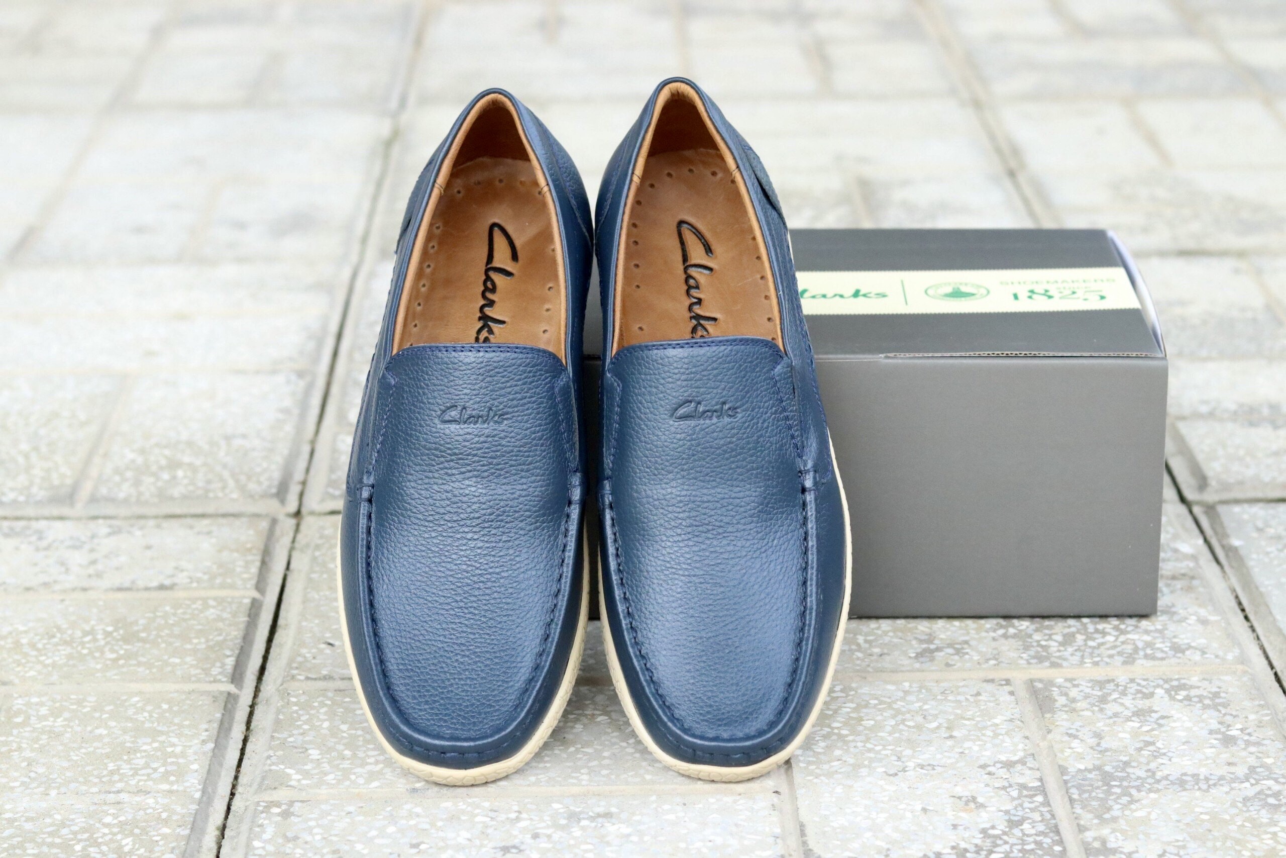 Giày lười mọi nam clarks da bò thật 100%, nhập khẩu chính hãng thái lan. tặng 1 đôi tất, bảo hành 2 năm.