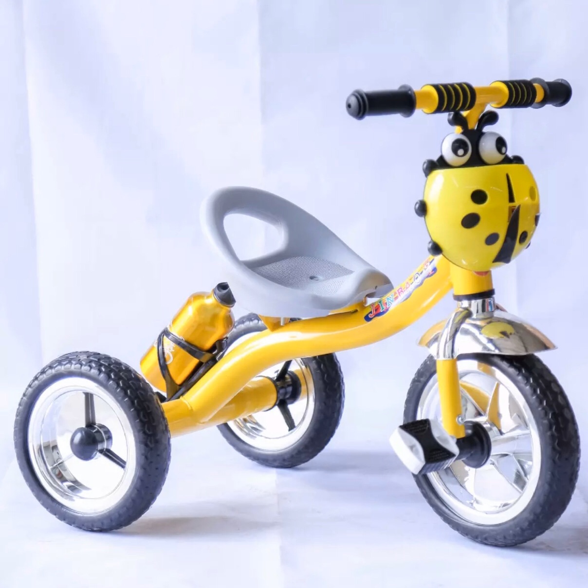 Xe đạp 3 bánh có bình nước, giỏ con bọ