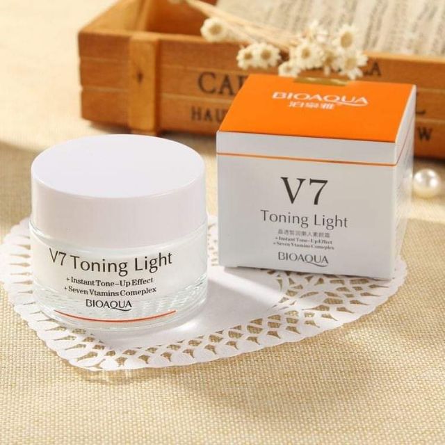 KEM DƯỠNG TRẮNG VÀ TÁI TẠO DA V7 CỦA BIOAQUA - Hàng Nội Địa Trung